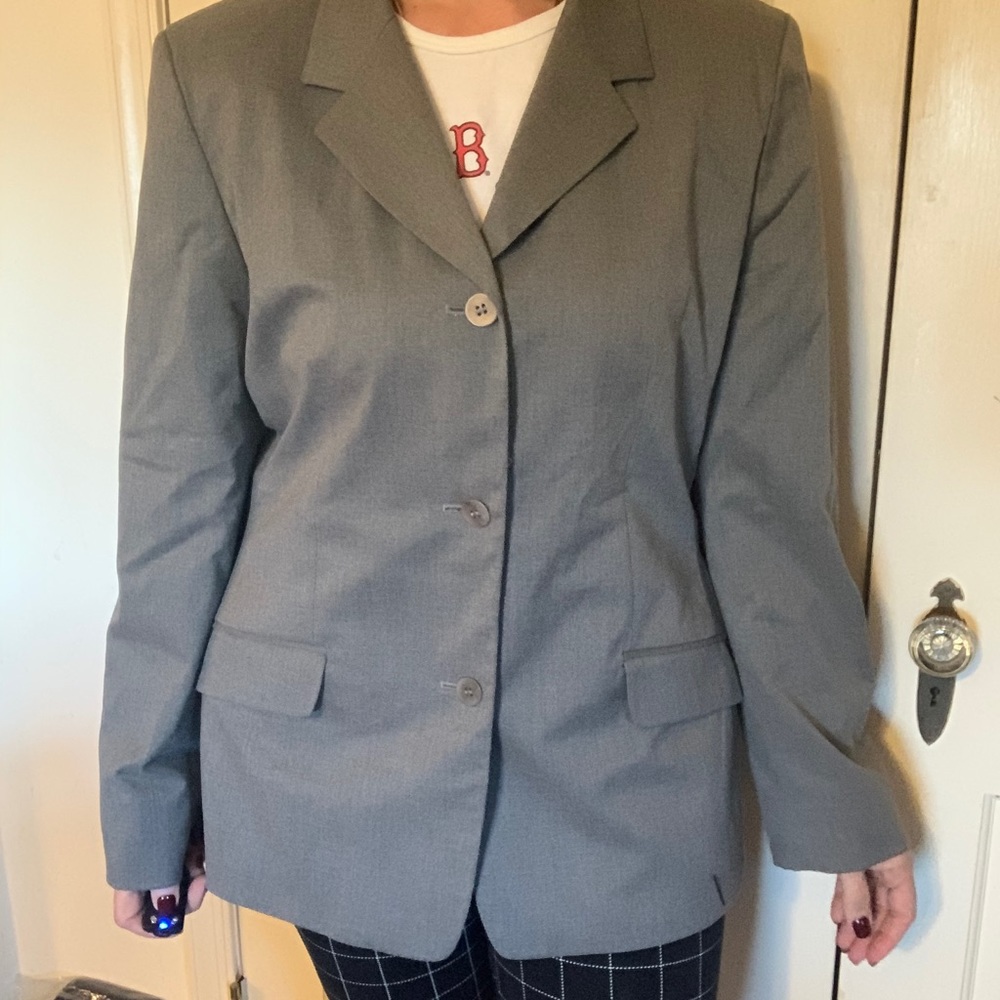 Liz Claiborne gray jacket 14 interview wor…